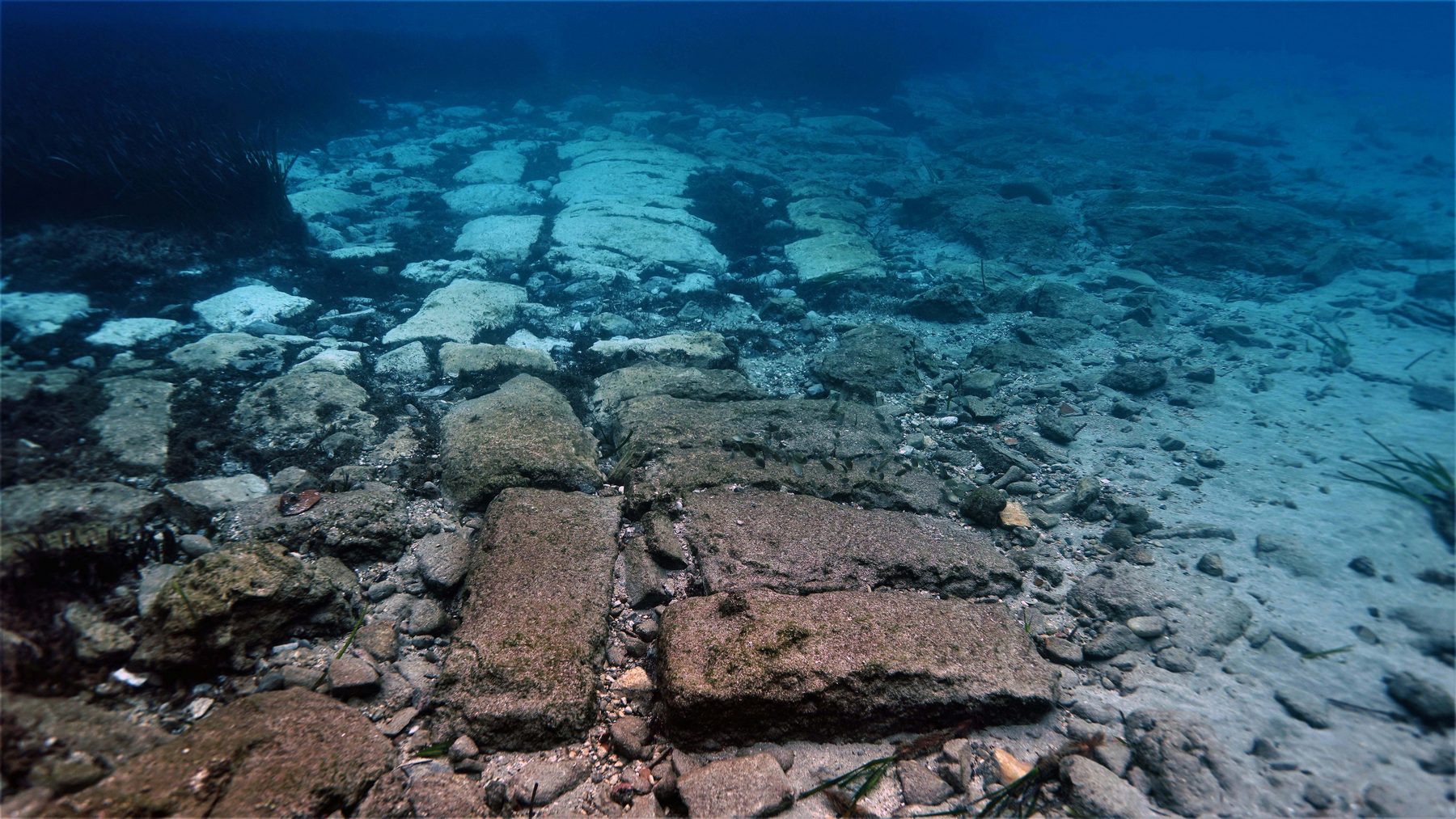 Древний океан 5 букв. Затонувший город олус Крит. Крит под водой. Город затопленный олус на острове Крит фото. Submerged Breakwater.